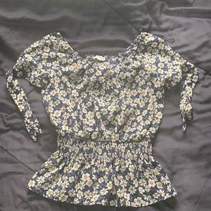 Floral light blouse, stretchy collar and waist band.